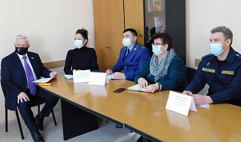 Депутат и детский омбудсмен провели прием граждан